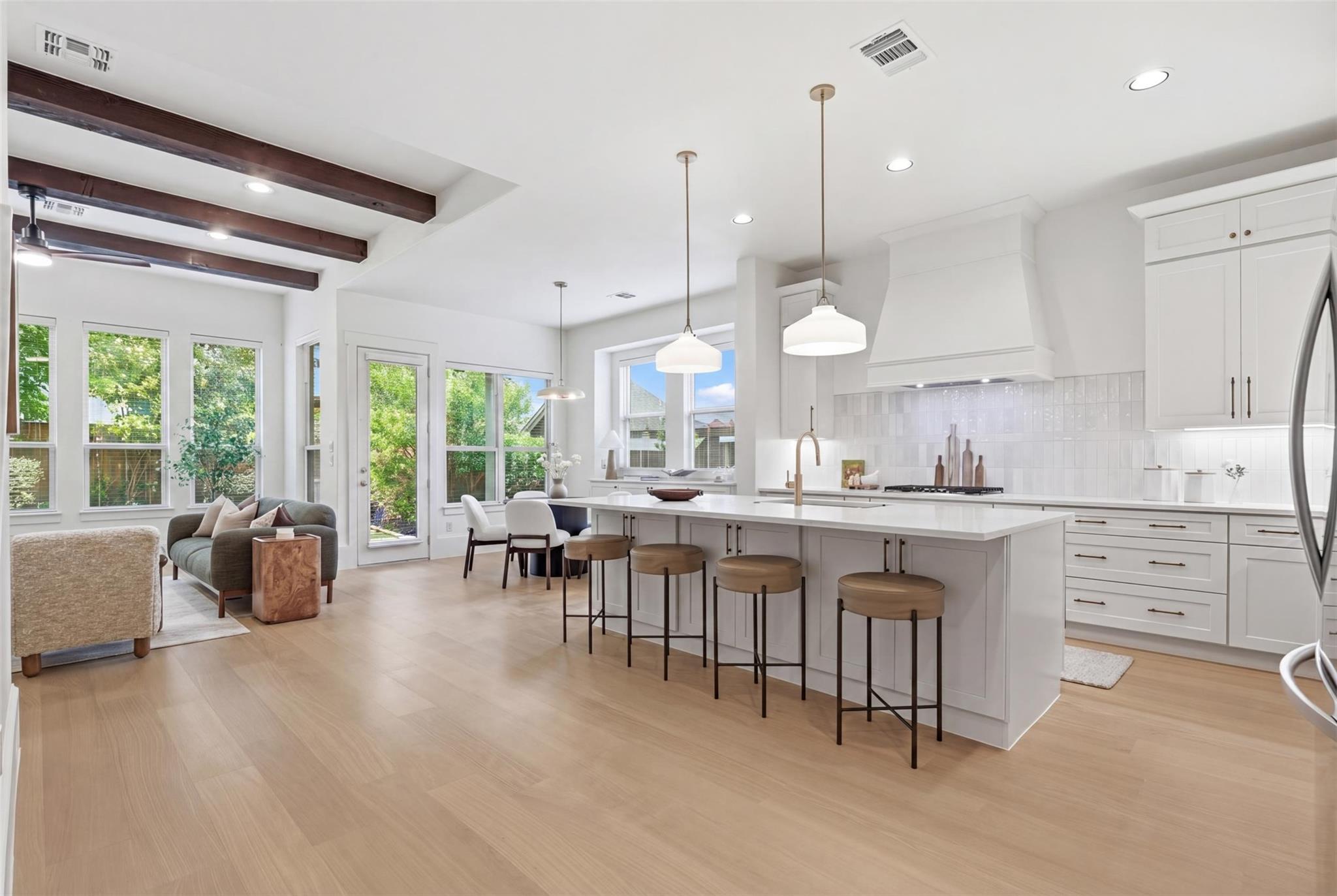 8424 Etienne Cv, Austin, TX 78759