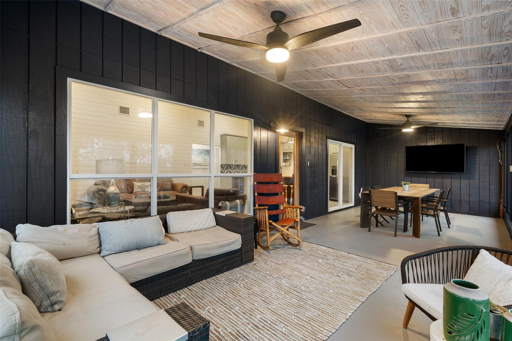 1293 Lake Shore Dr, Spicewood, TX 78669