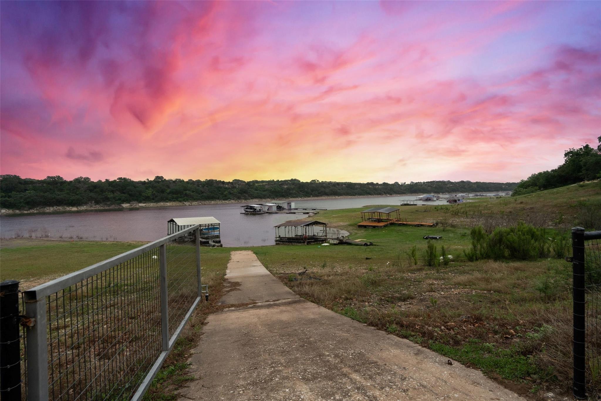 1293 Lake Shore Dr, Spicewood, TX 78669
