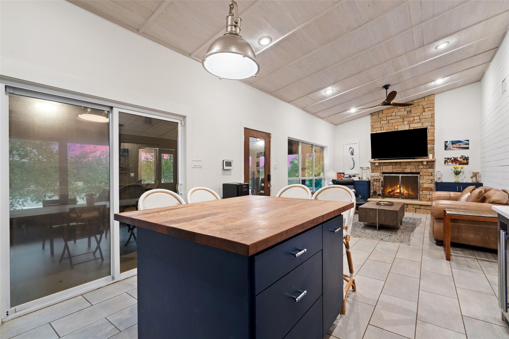 1293 Lake Shore Dr, Spicewood, TX 78669