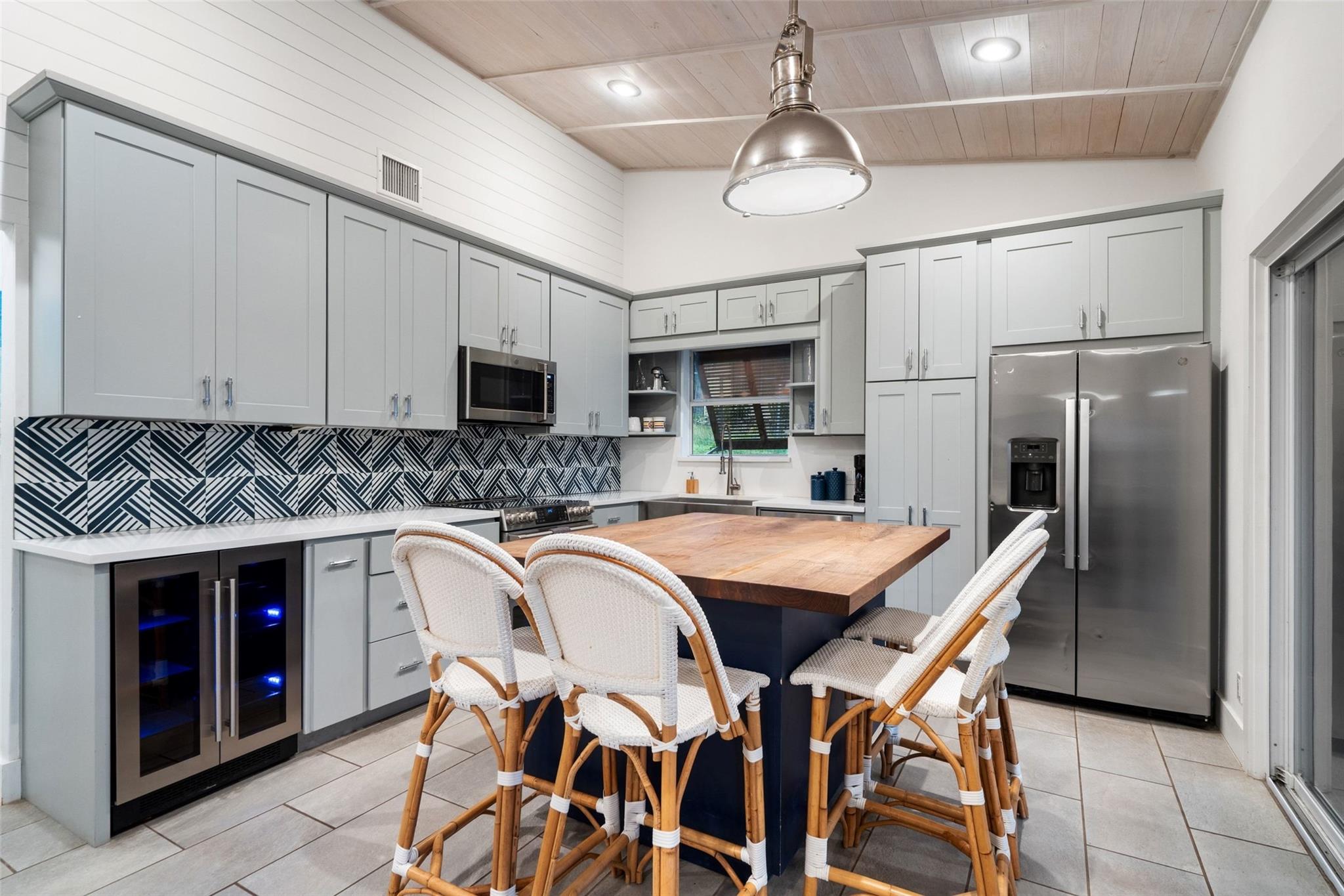 1293 Lake Shore Dr, Spicewood, TX 78669