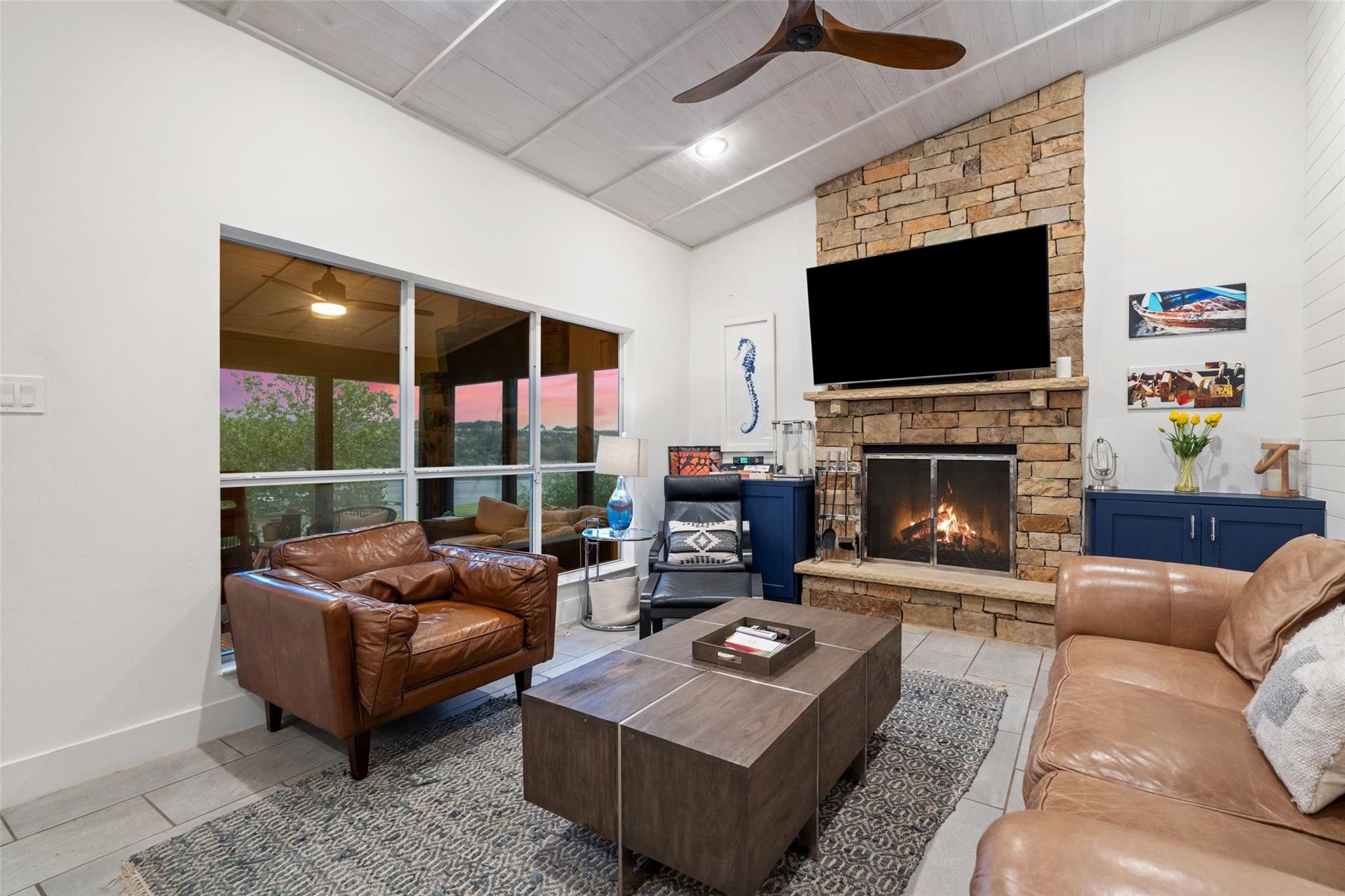 1293 Lake Shore Dr, Spicewood, TX 78669
