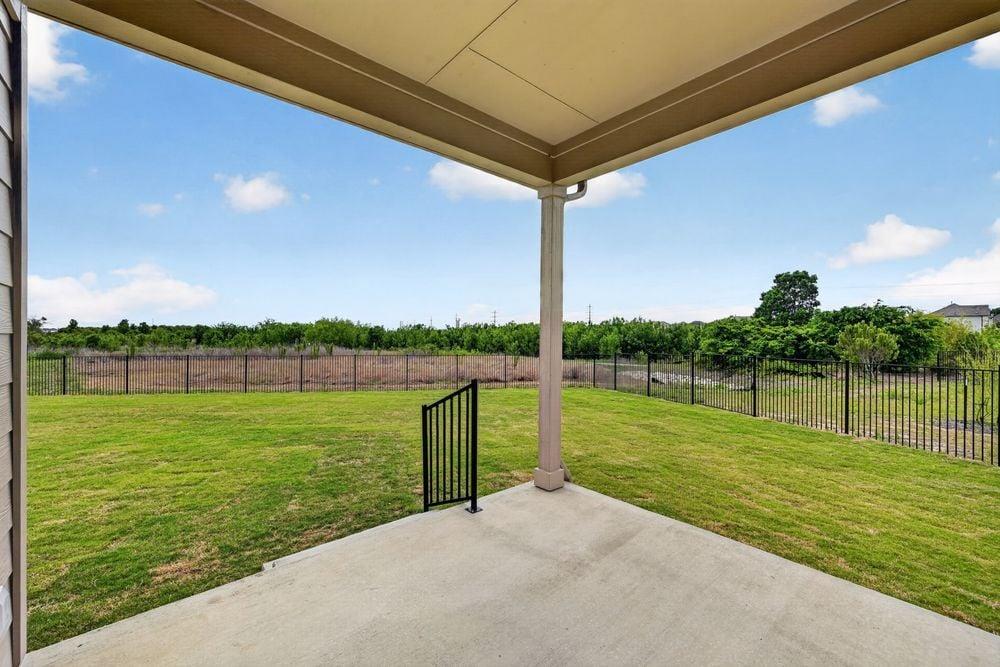 90 Flowers Ave, Hutto, TX 78634