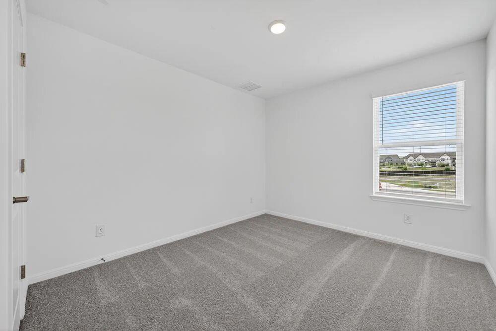 90 Flowers Ave, Hutto, TX 78634