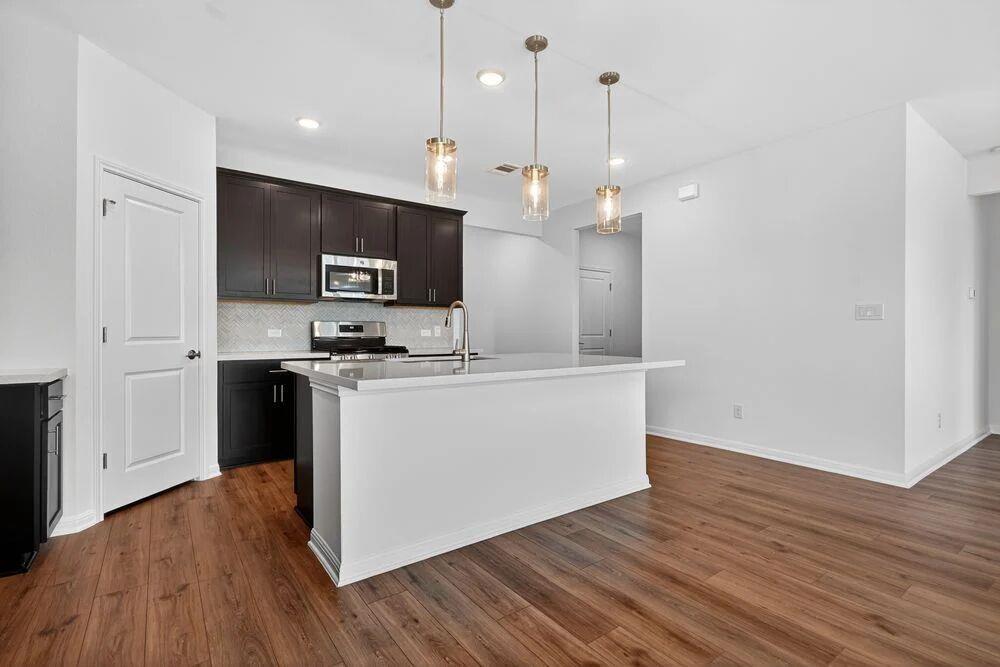 90 Flowers Ave, Hutto, TX 78634