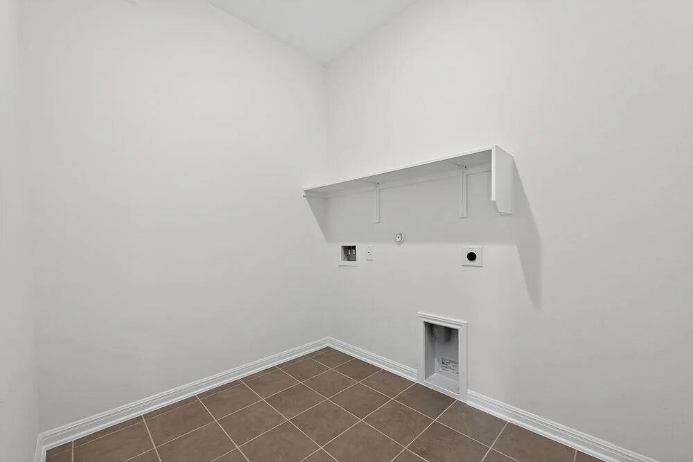 90 Flowers Ave, Hutto, TX 78634