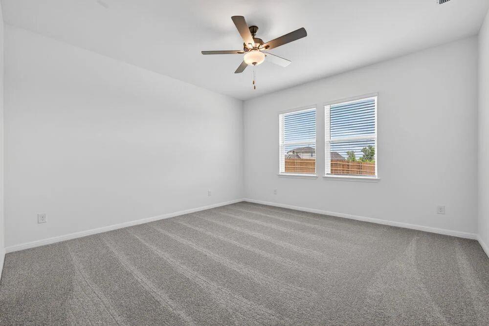 90 Flowers Ave, Hutto, TX 78634