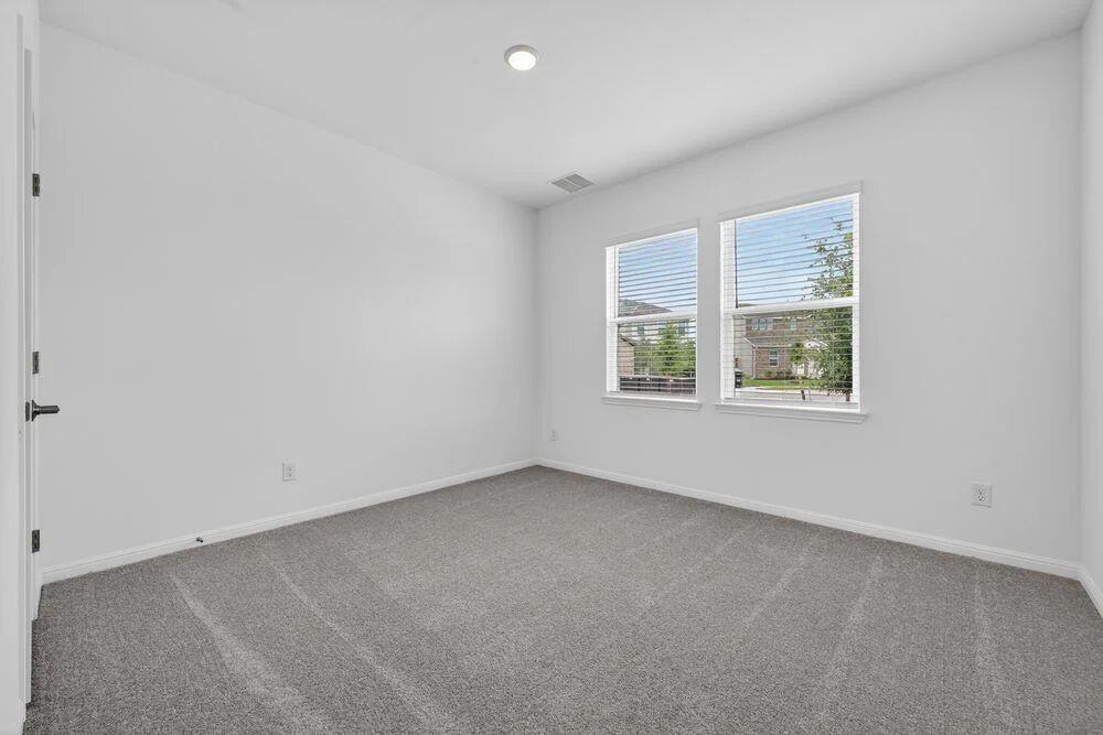 90 Flowers Ave, Hutto, TX 78634