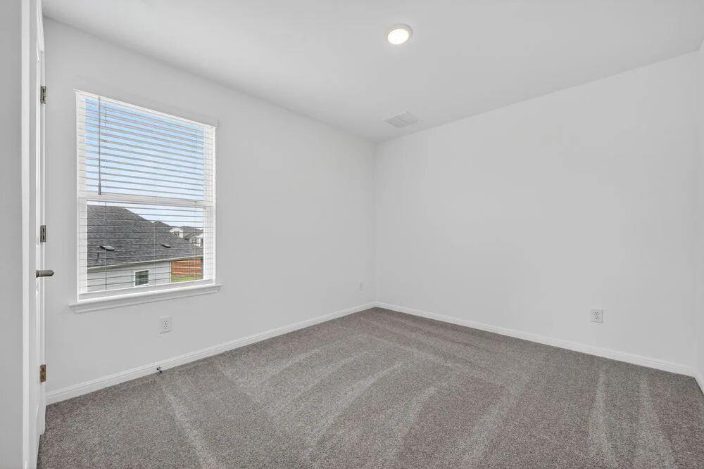 90 Flowers Ave, Hutto, TX 78634