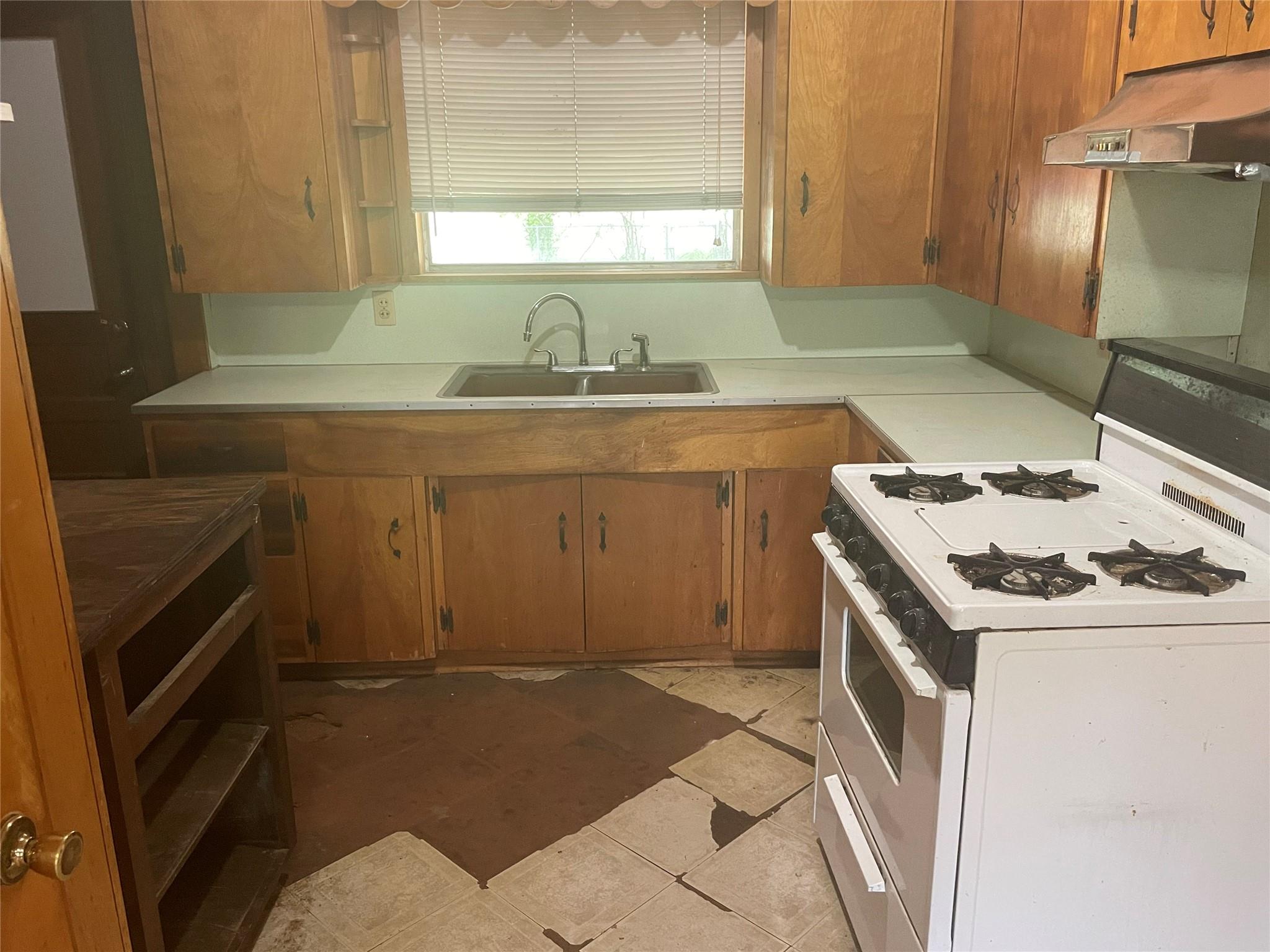 410 Hazel Ave, Rockdale, TX 76567