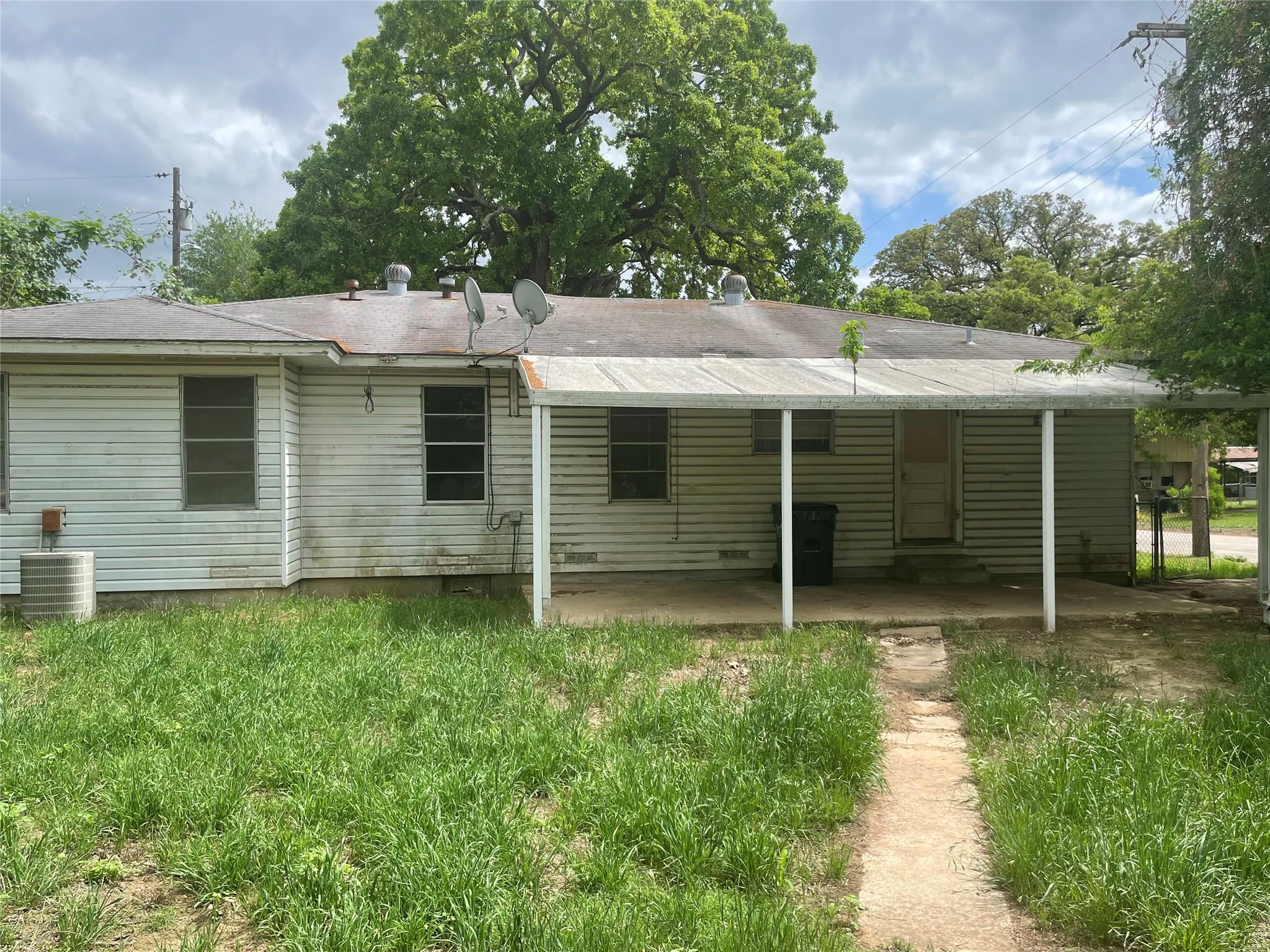 410 Hazel Ave, Rockdale, TX 76567