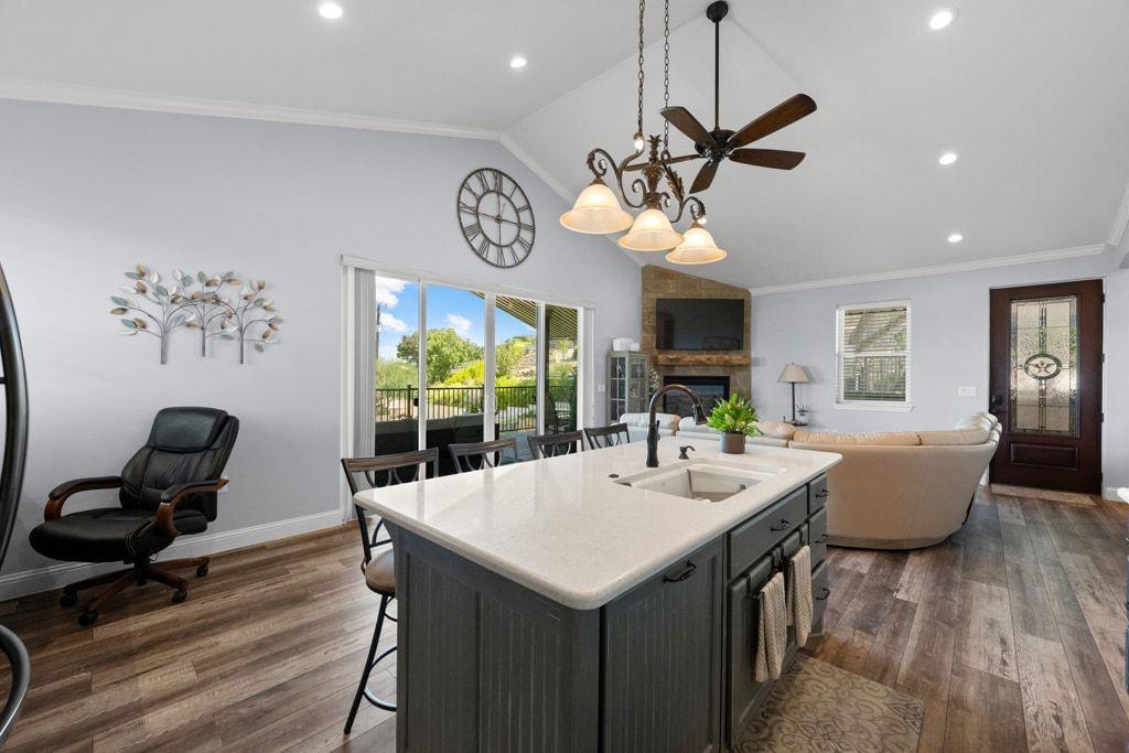 19833 Lakehurst Loop, Spicewood, TX 78669