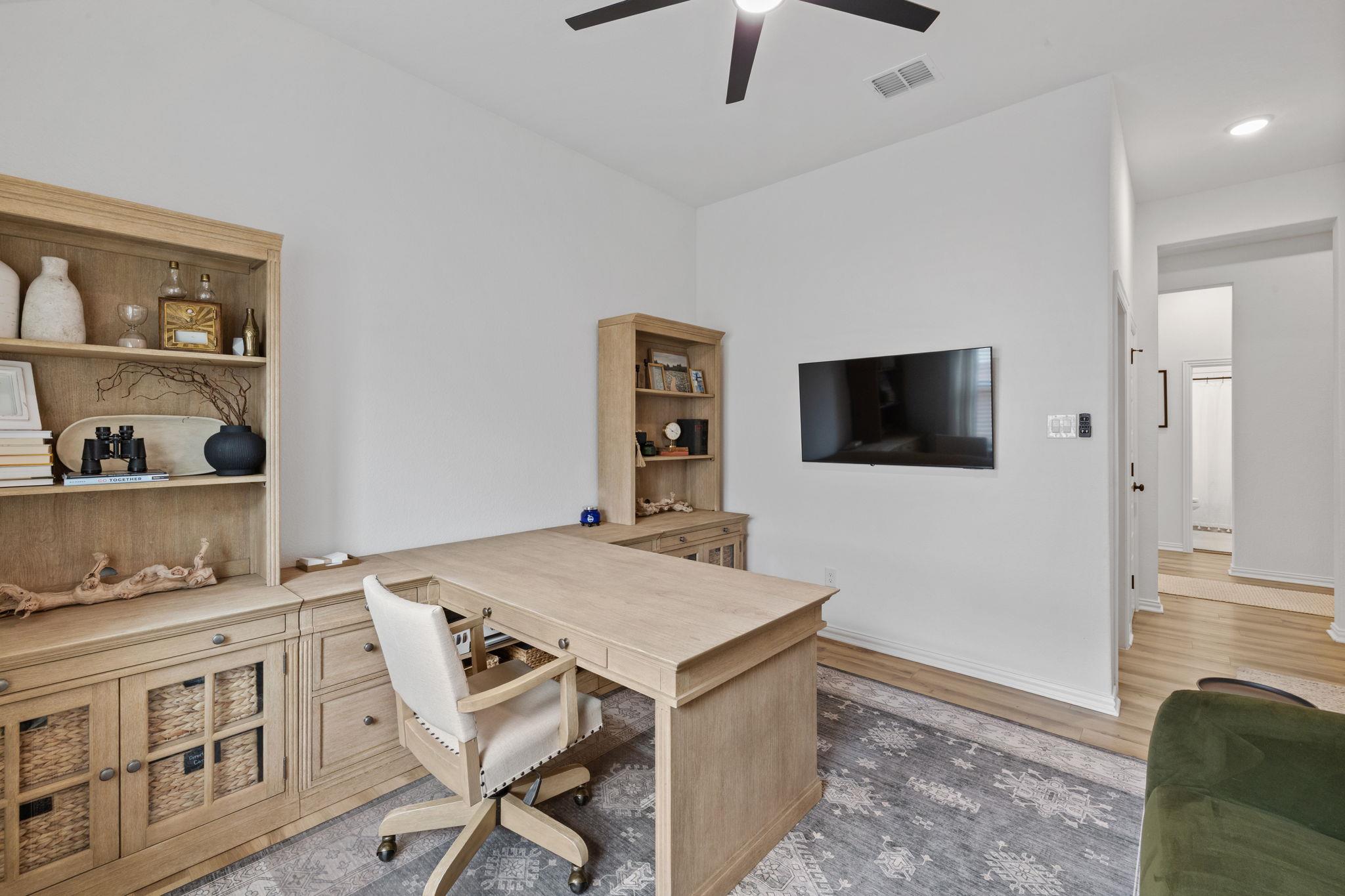 330 Bay Breeze Dr, Kyle, TX 78640