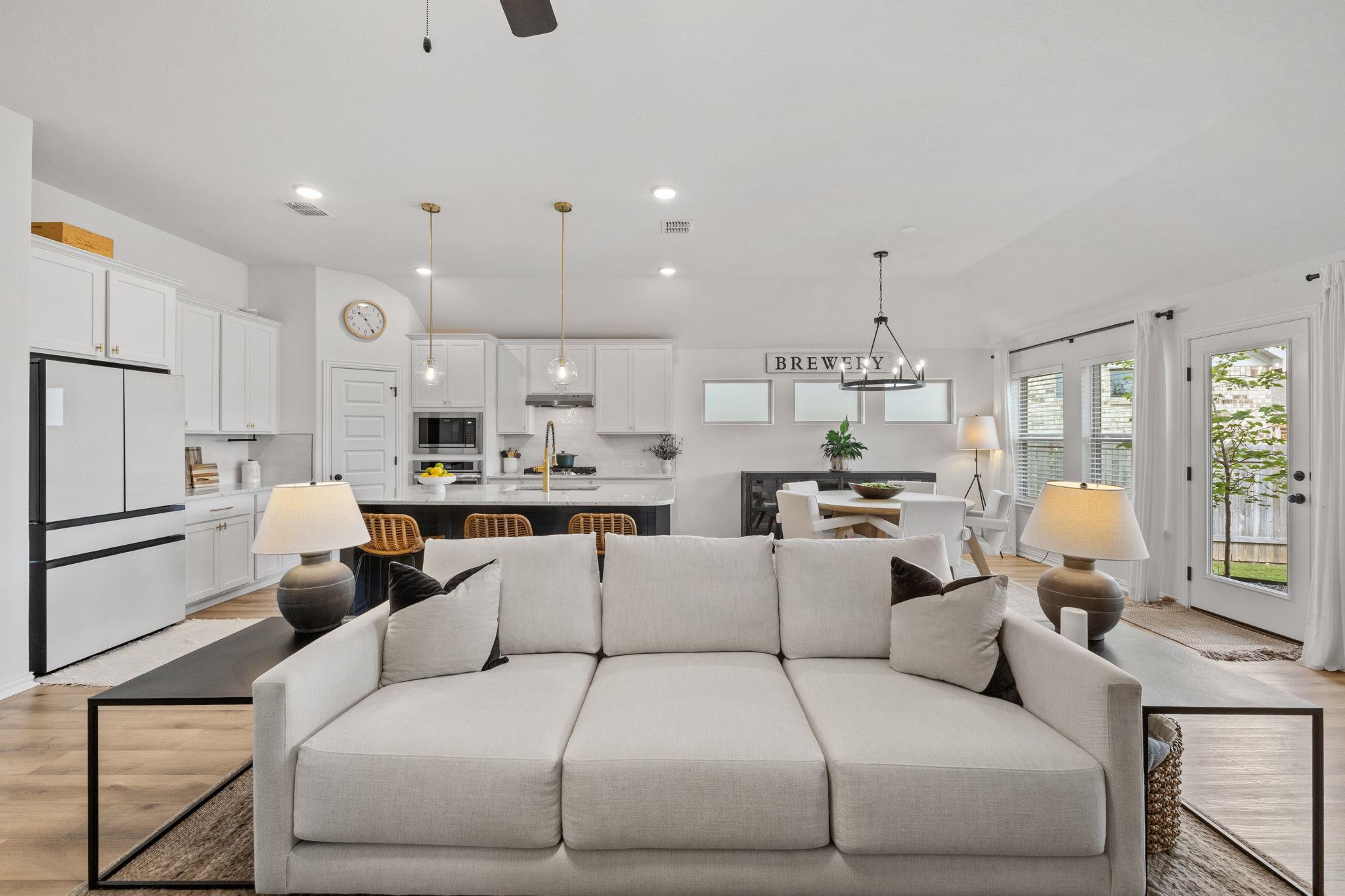 330 Bay Breeze Dr, Kyle, TX 78640