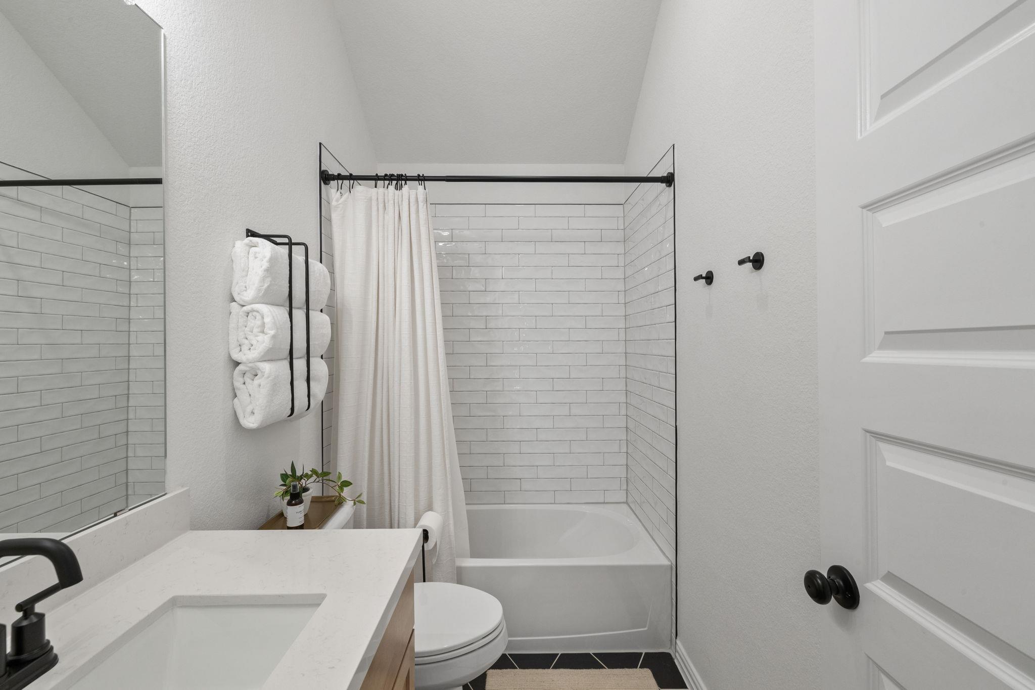 330 Bay Breeze Dr, Kyle, TX 78640