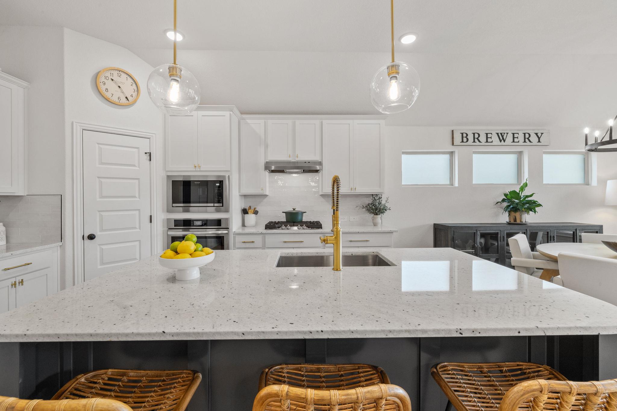 330 Bay Breeze Dr, Kyle, TX 78640