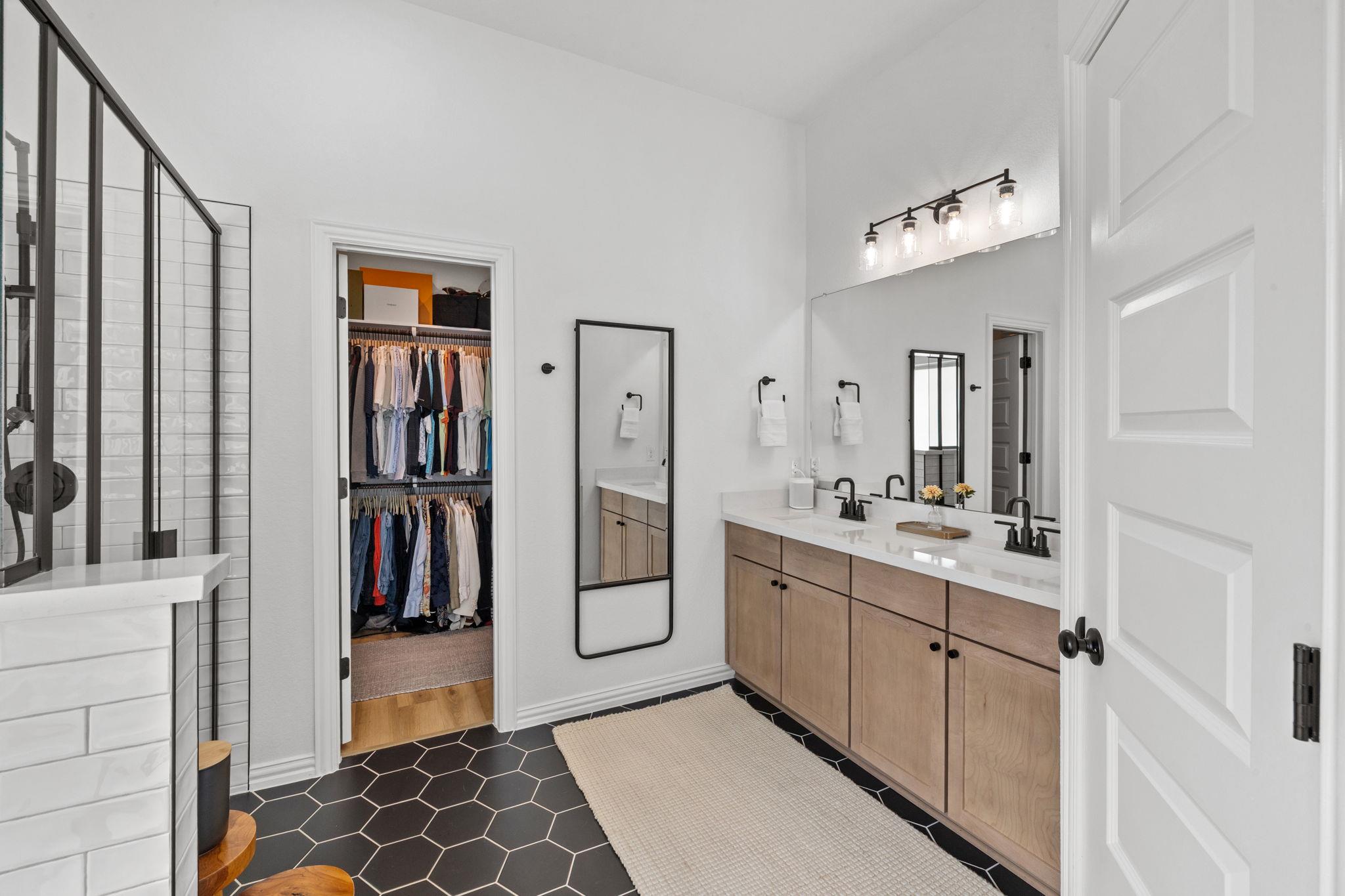 330 Bay Breeze Dr, Kyle, TX 78640