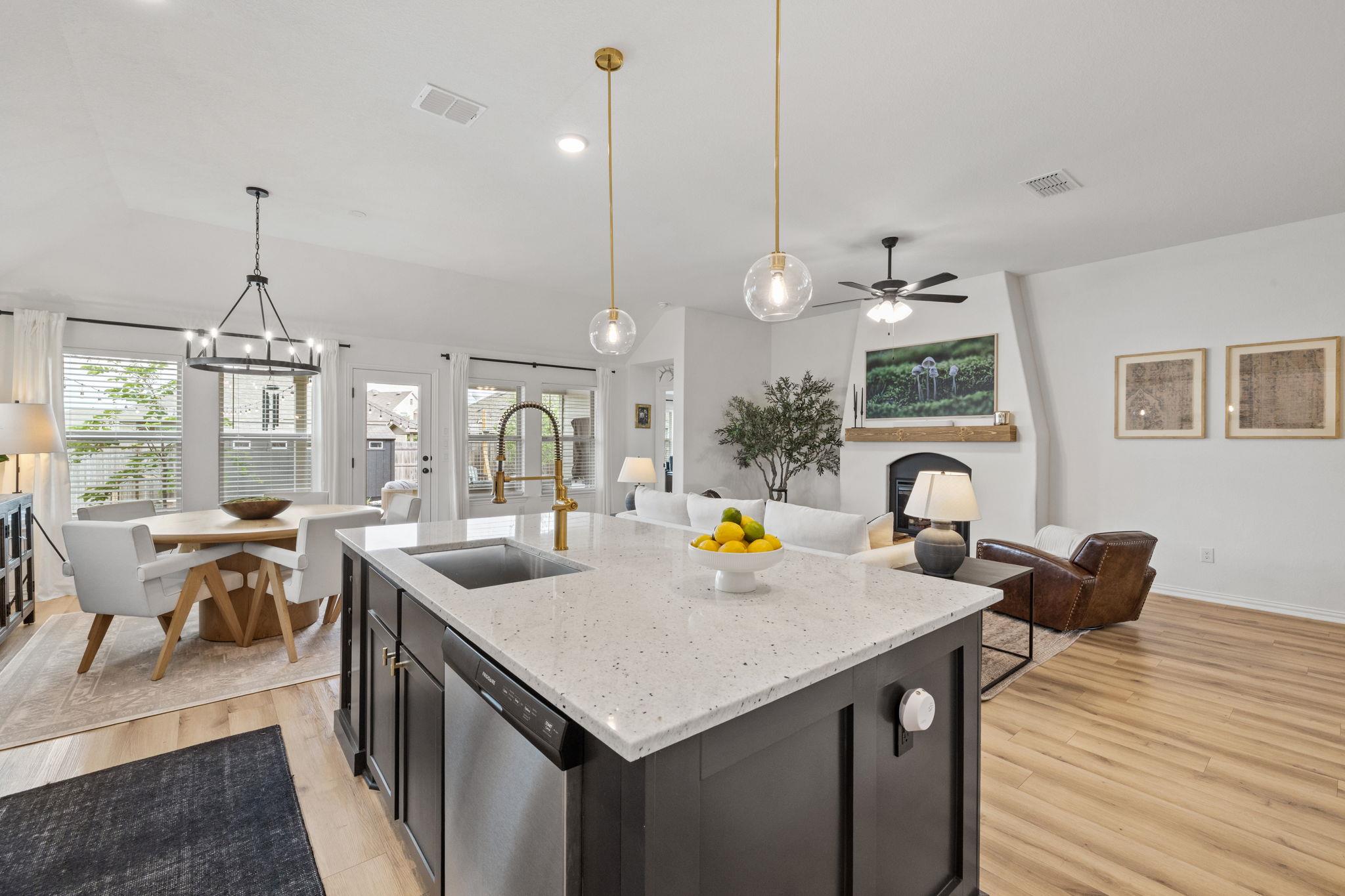 330 Bay Breeze Dr, Kyle, TX 78640