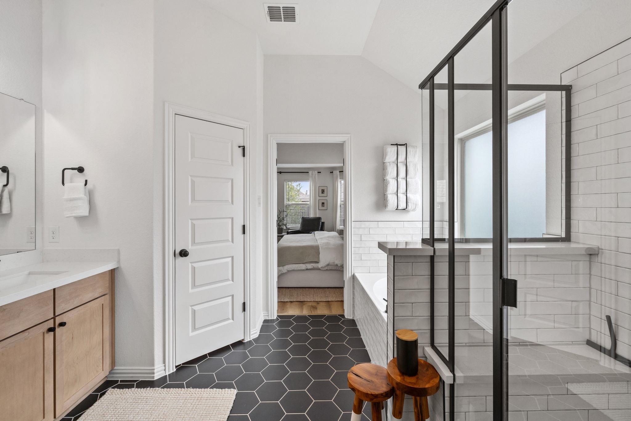 330 Bay Breeze Dr, Kyle, TX 78640