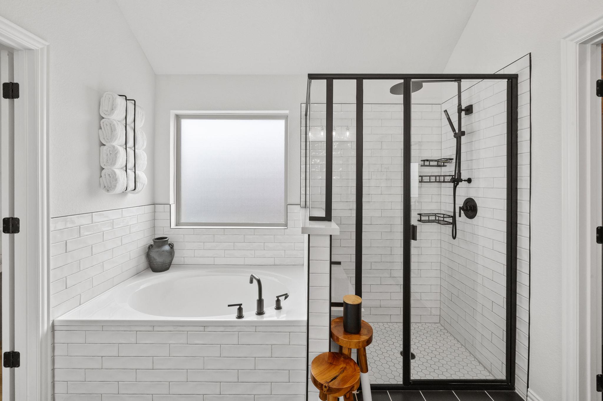 330 Bay Breeze Dr, Kyle, TX 78640