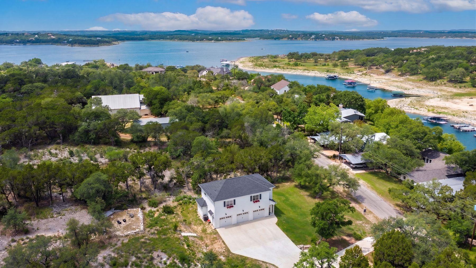 8023 Lakeview St, Volente, TX 78641