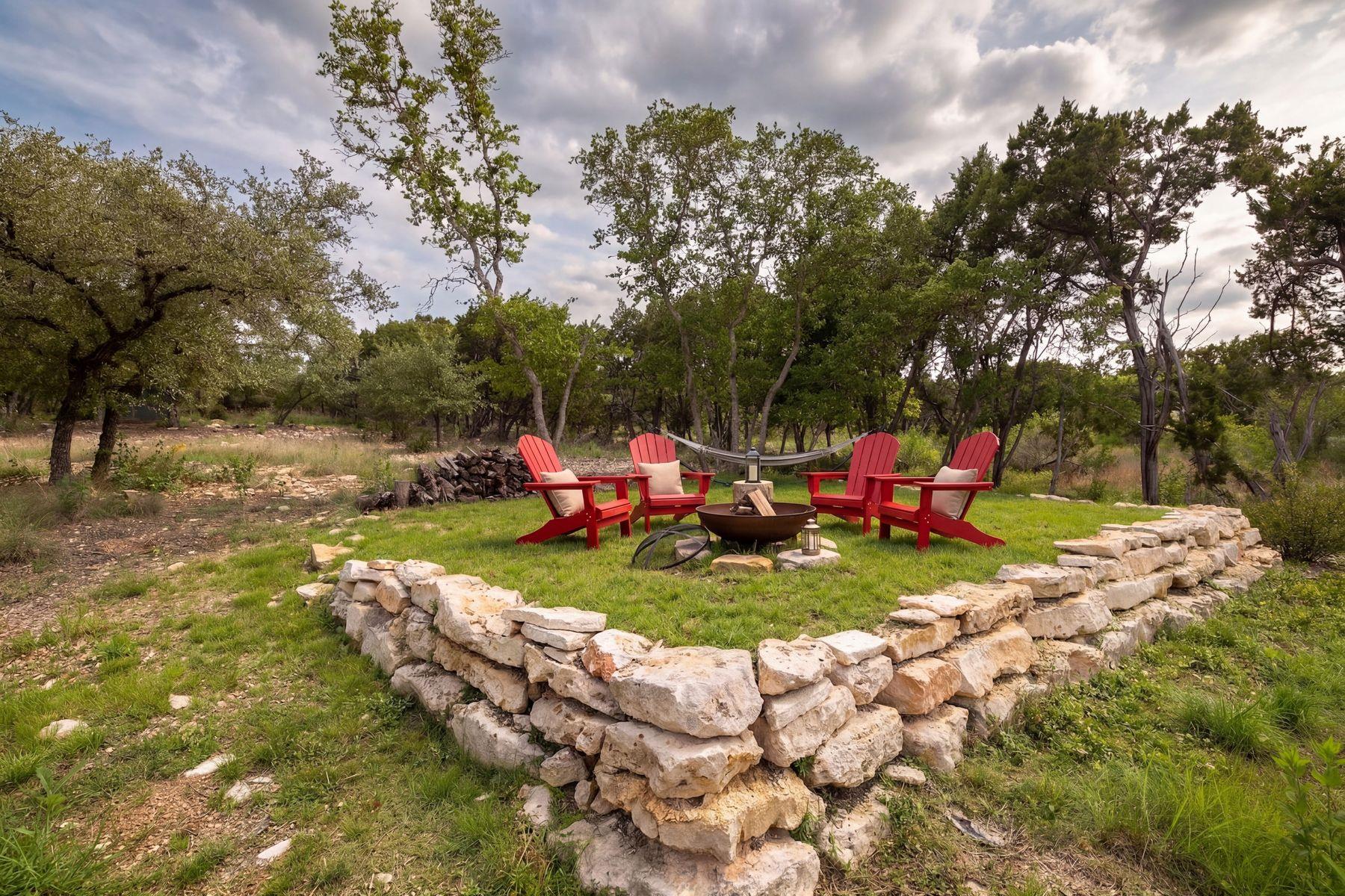 8023 Lakeview St, Volente, TX 78641