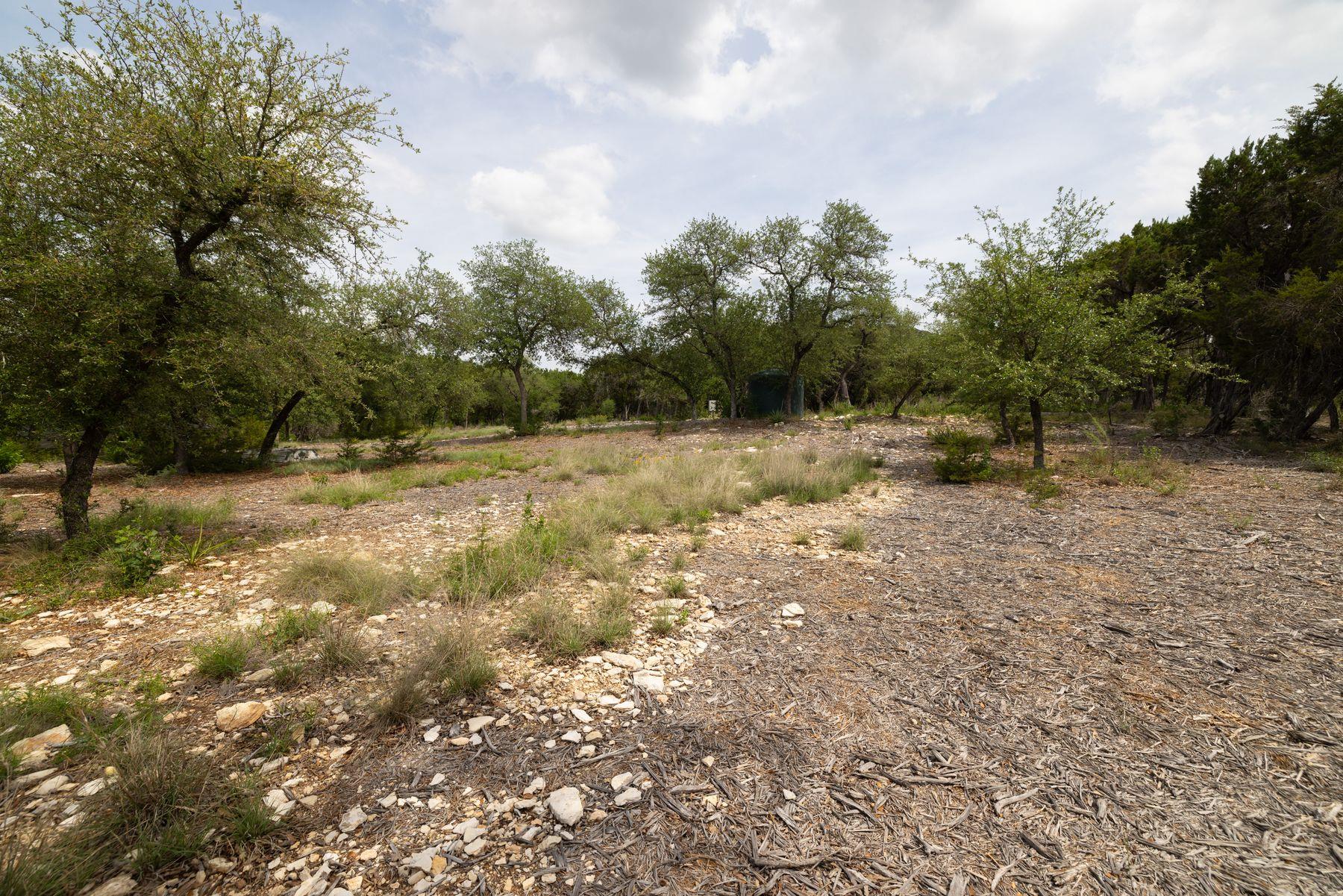 8023 Lakeview St, Volente, TX 78641