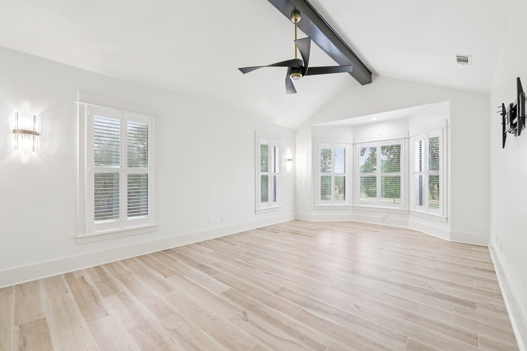 125 Carriage Ct, Bastrop, TX 78602