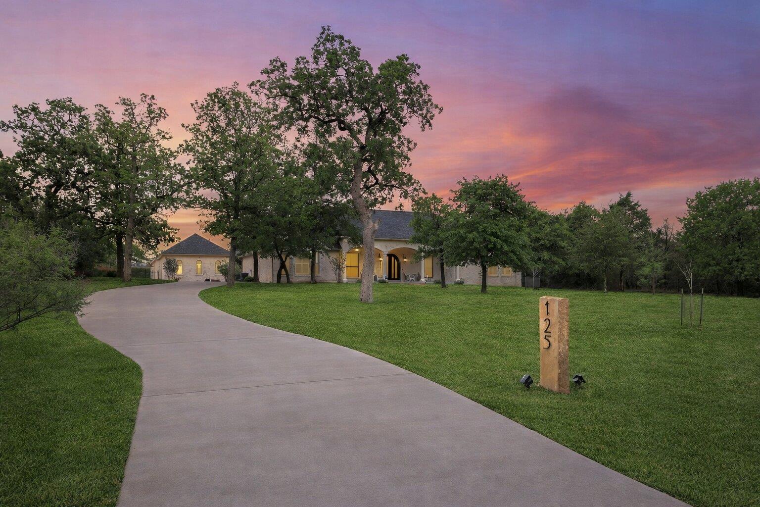 125 Carriage Ct, Bastrop, TX 78602