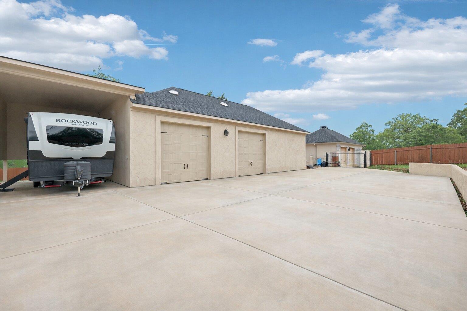 125 Carriage Ct, Bastrop, TX 78602