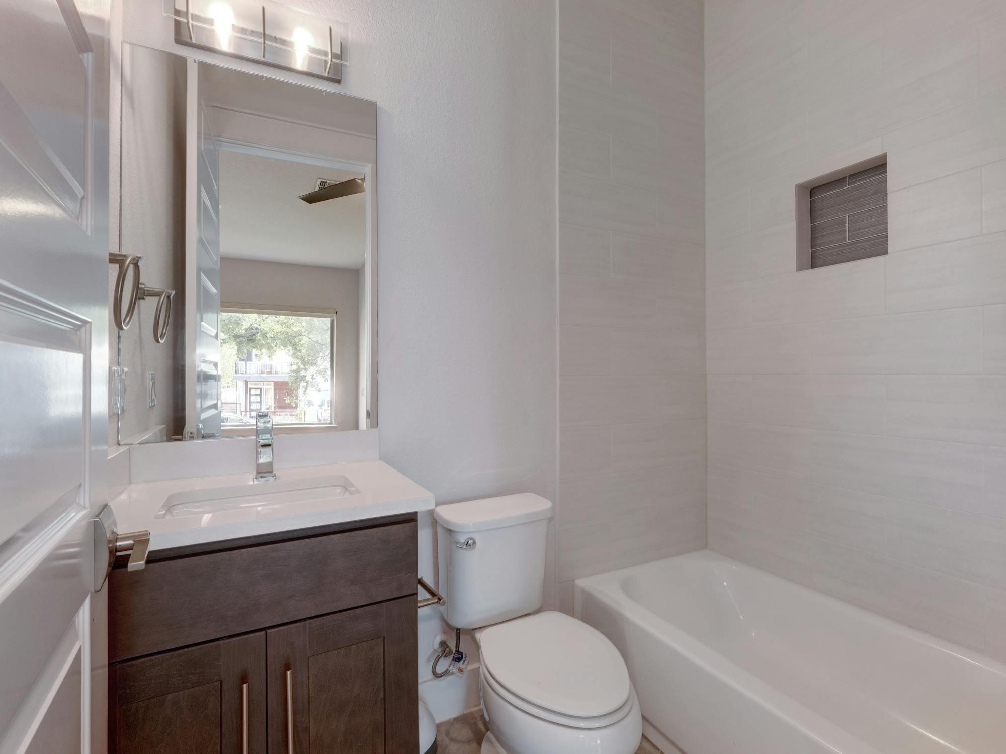 2924 E 14th St # B, Austin, TX 78702