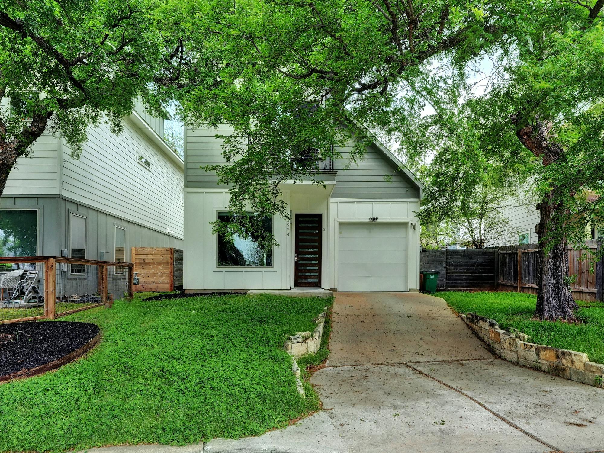 2924 E 14th St # B, Austin, TX 78702