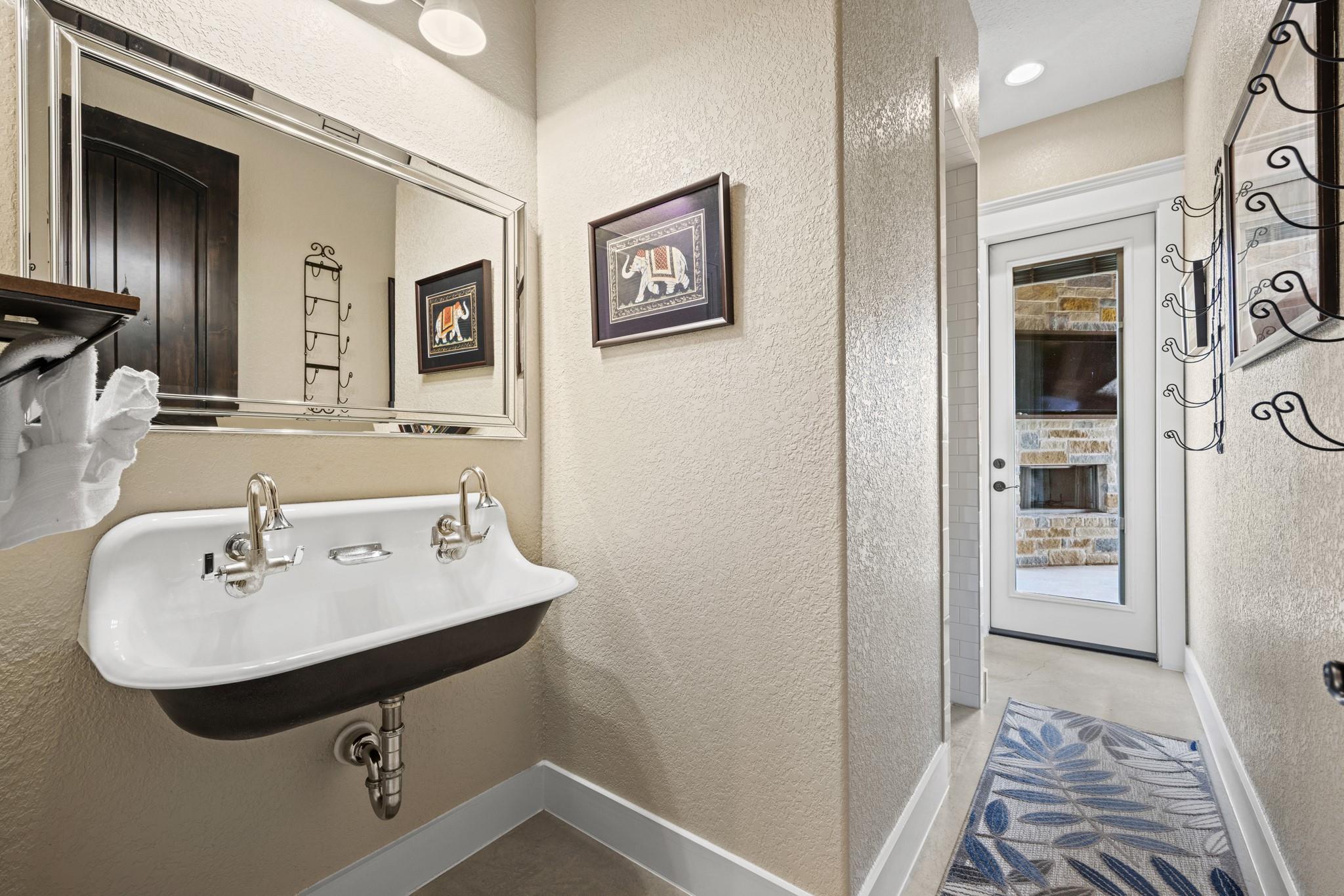 273 Admiral Heights Blvd, Fredericksburg, TX 78624