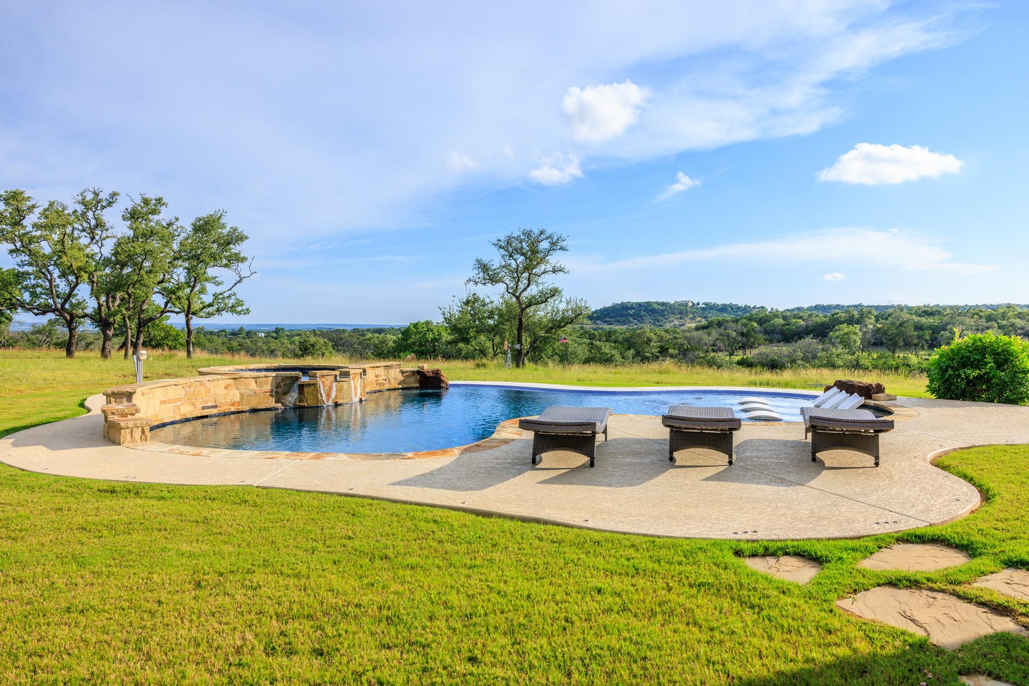 273 Admiral Heights Blvd, Fredericksburg, TX 78624