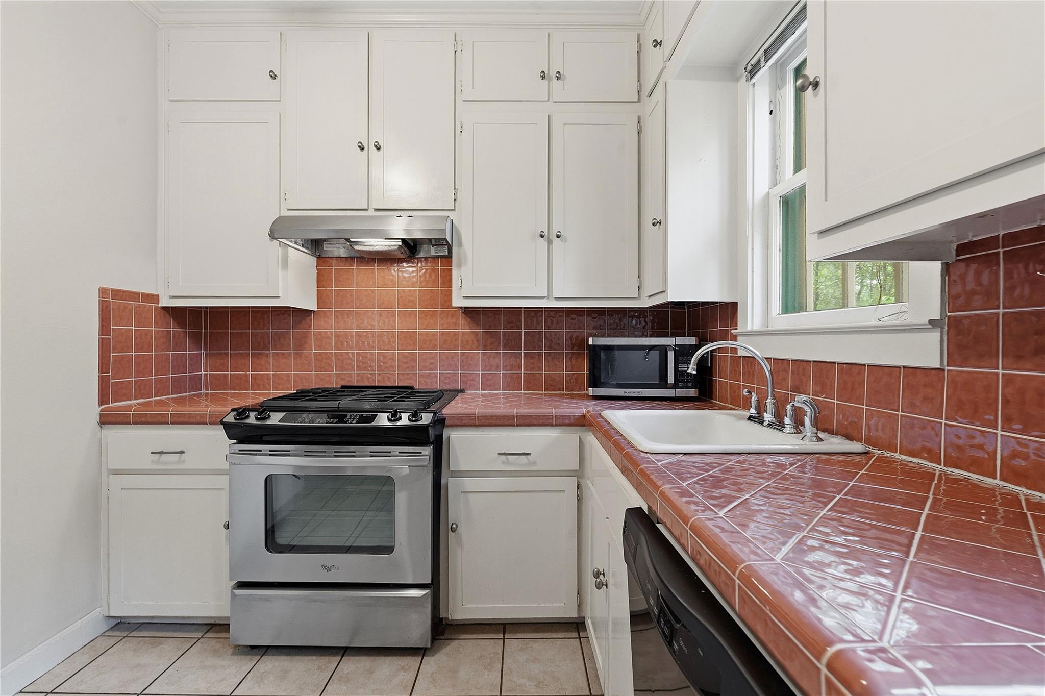 609 Carolyn Ave, Austin, TX 78705