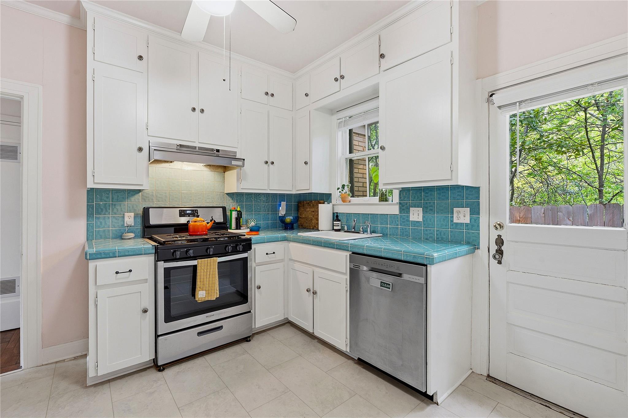 609 Carolyn Ave, Austin, TX 78705