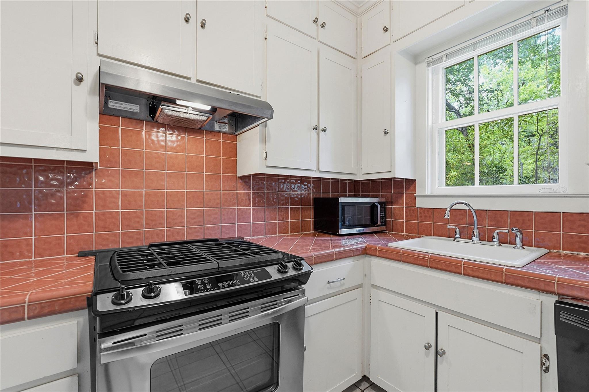 609 Carolyn Ave, Austin, TX 78705