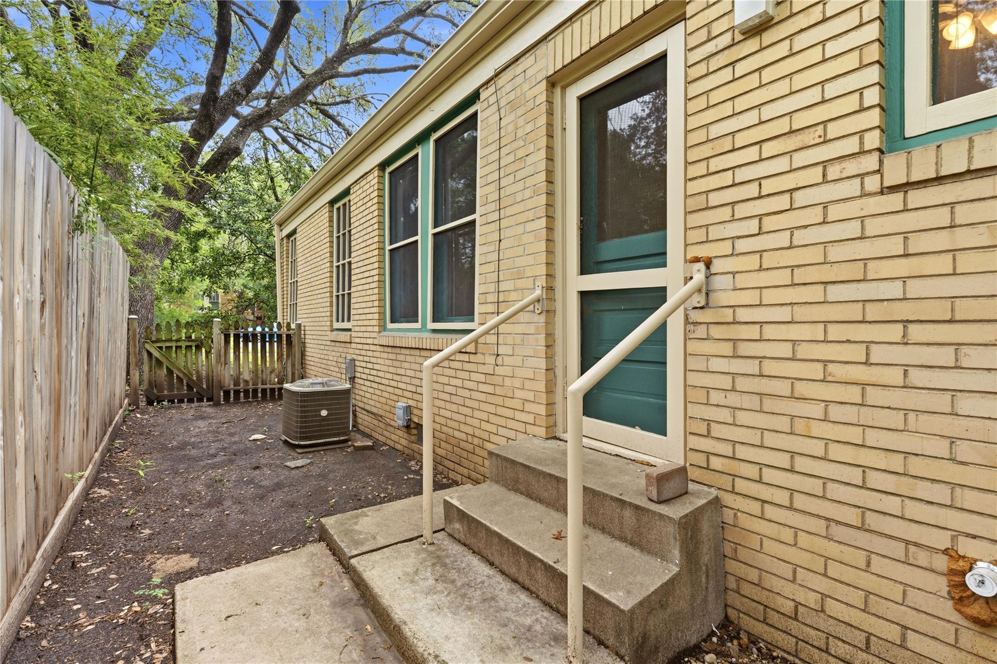 609 Carolyn Ave, Austin, TX 78705