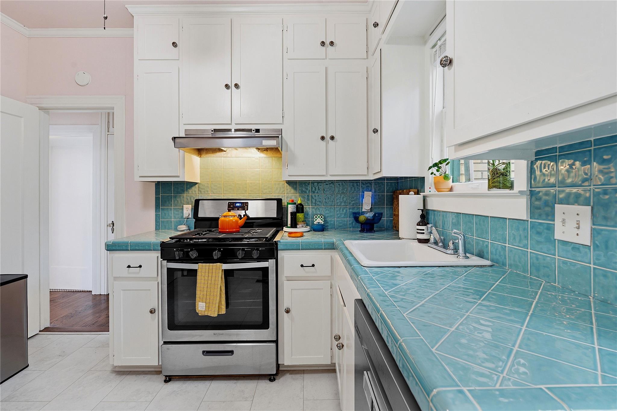 609 Carolyn Ave, Austin, TX 78705