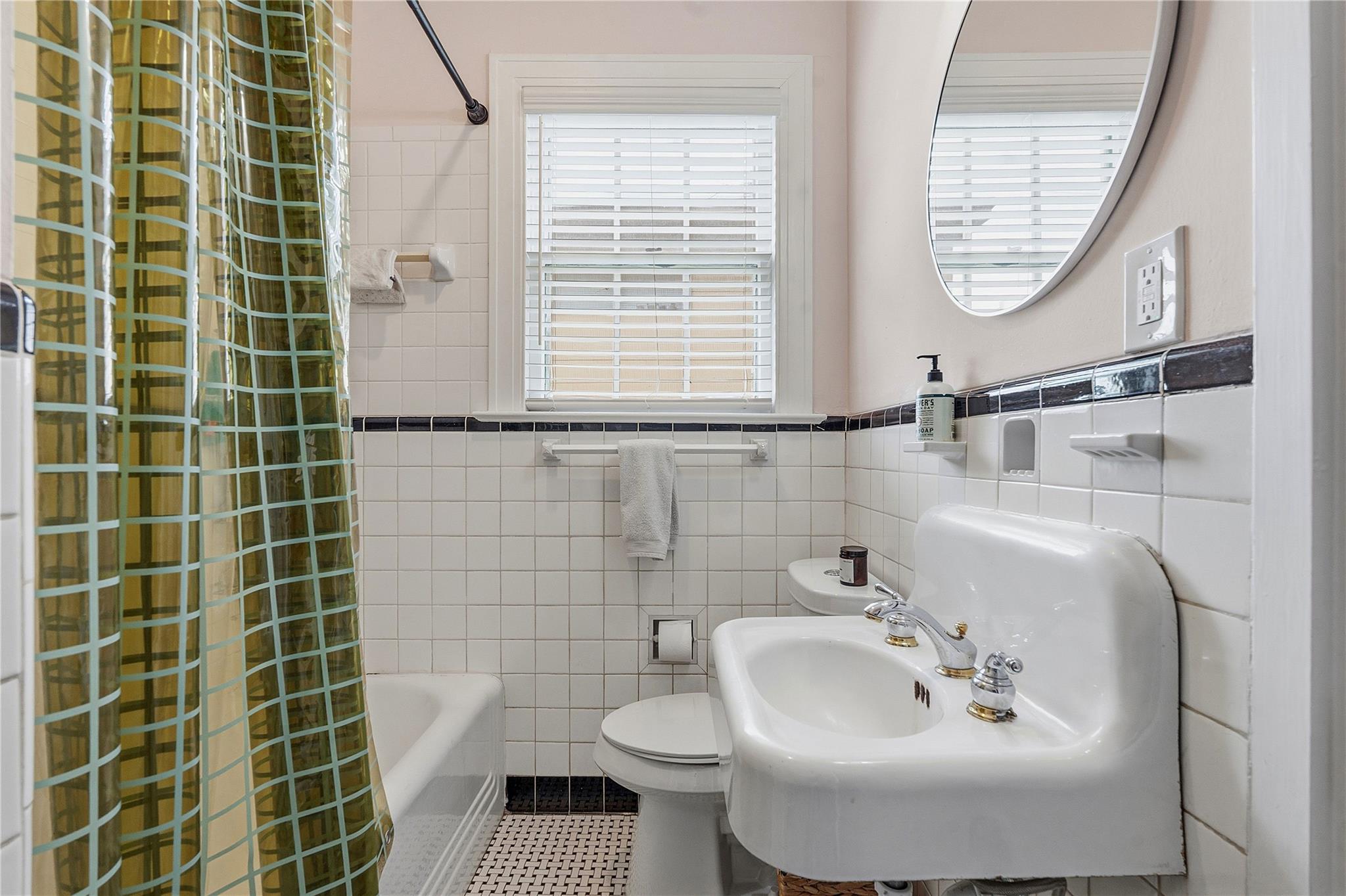 609 Carolyn Ave, Austin, TX 78705