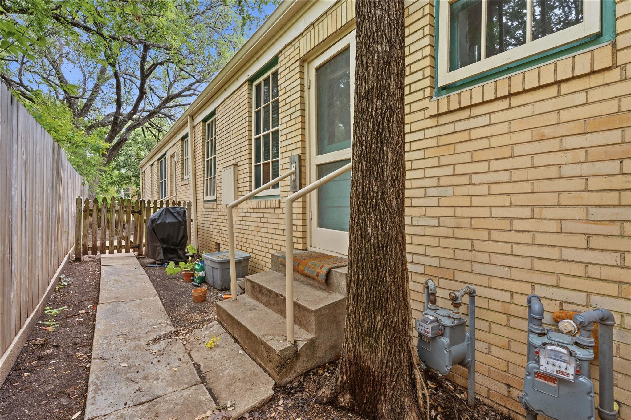 609 Carolyn Ave, Austin, TX 78705