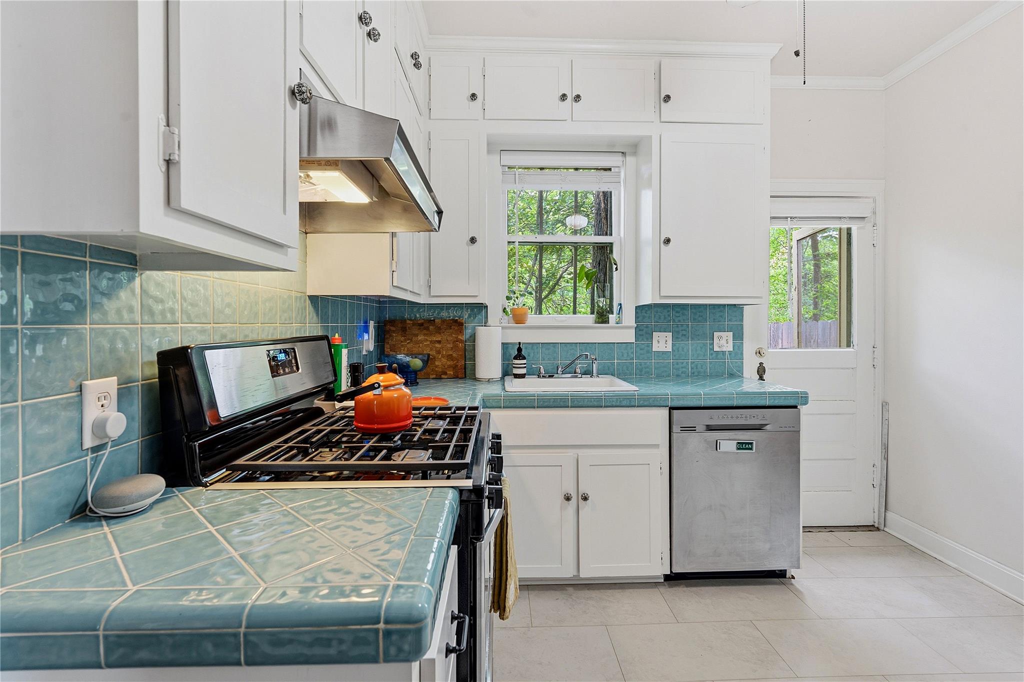 609 Carolyn Ave, Austin, TX 78705