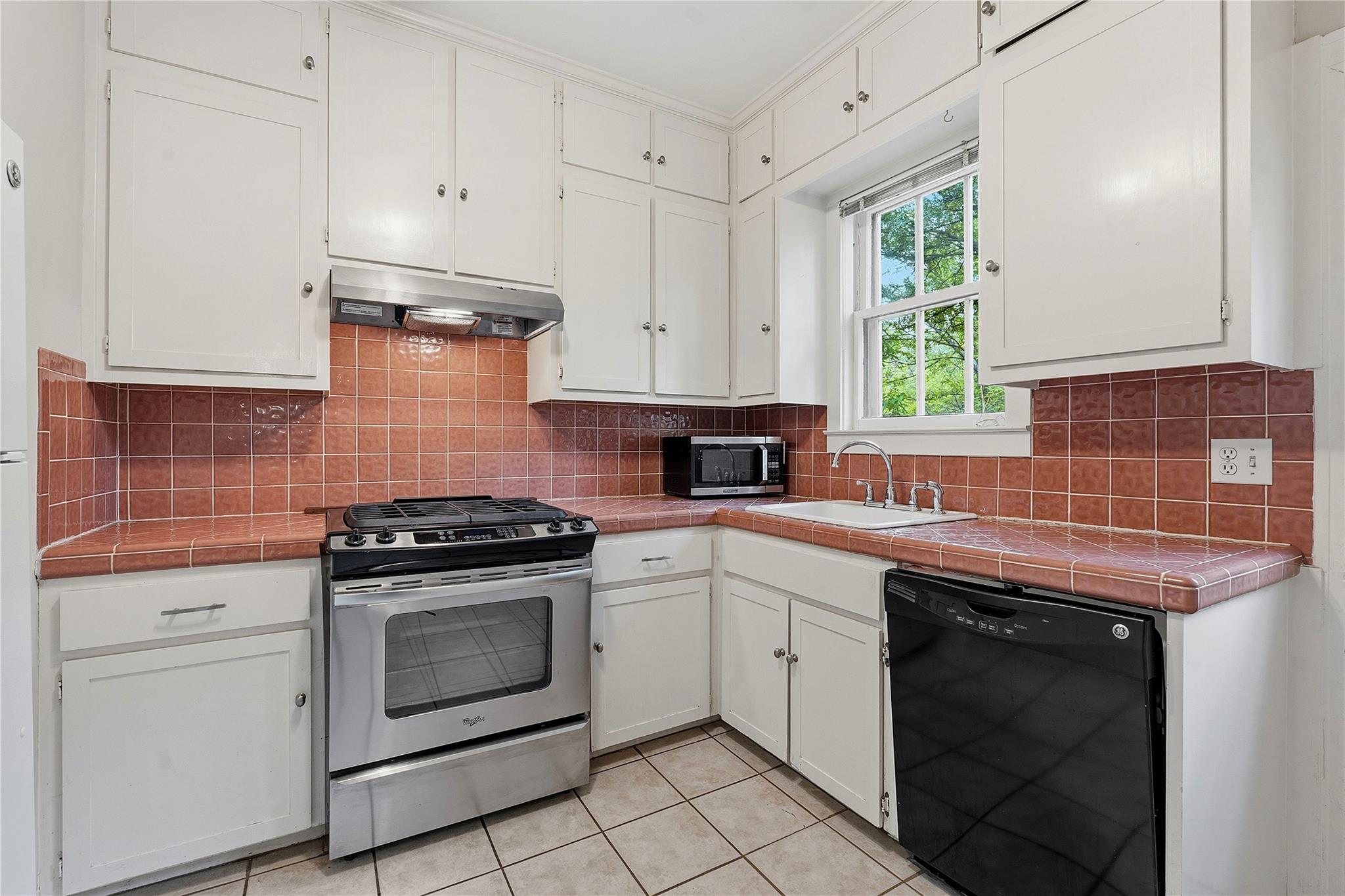 609 Carolyn Ave, Austin, TX 78705