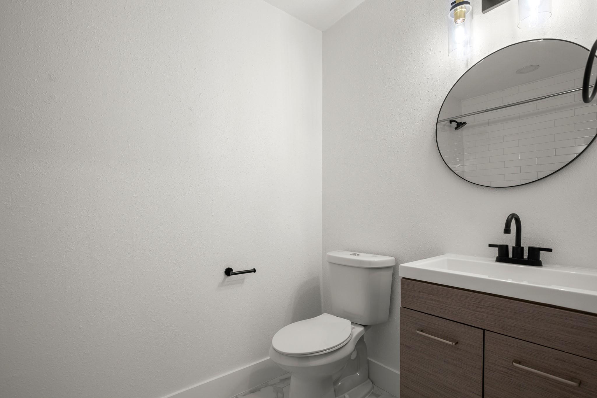 909 Reinli St # 103, Austin, TX 78751