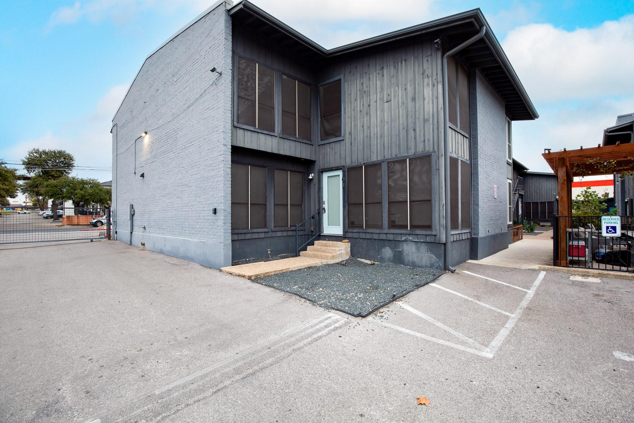 909 Reinli St # 103, Austin, TX 78751