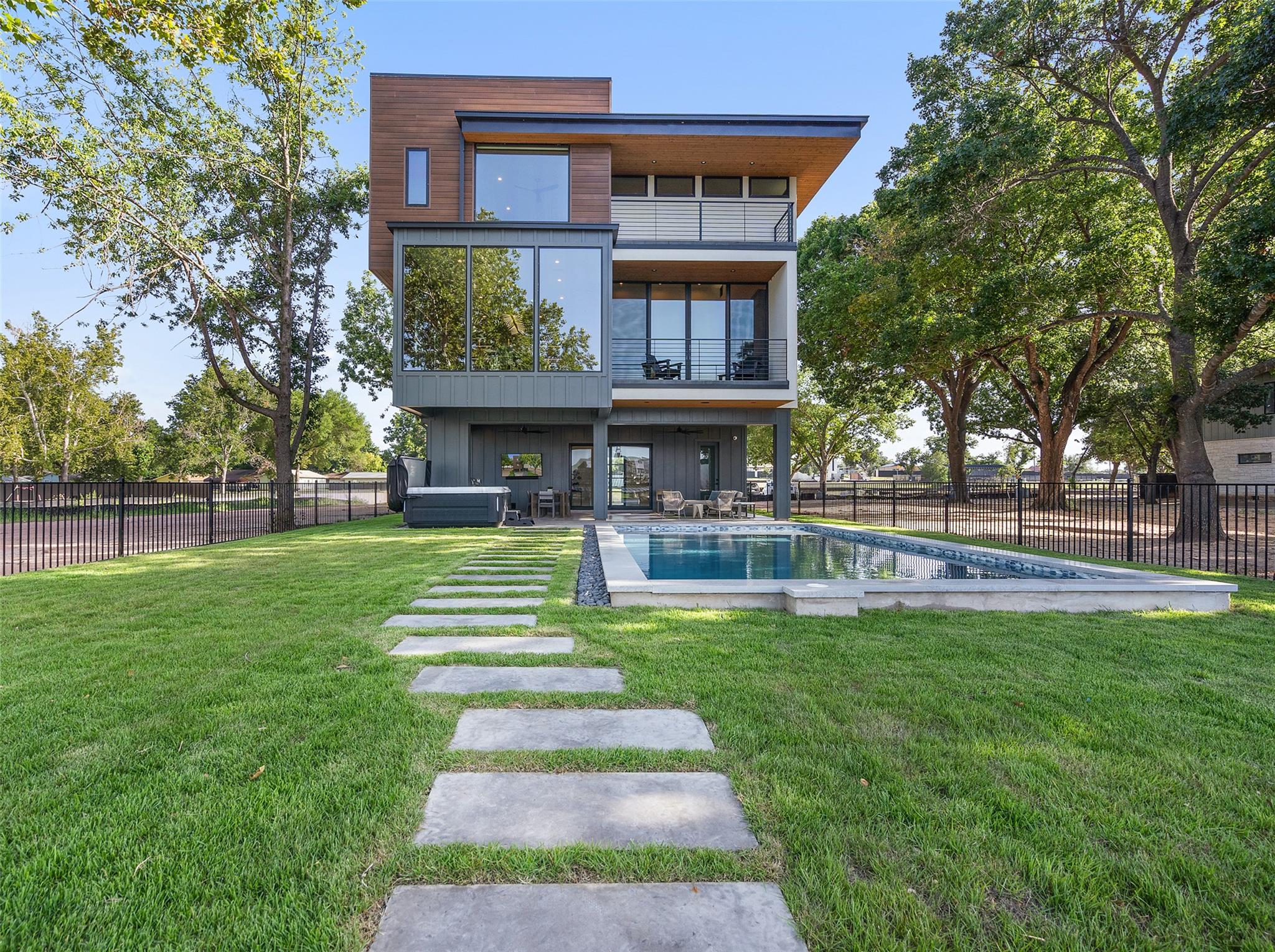 613 Lake St, Kingsland, TX 78639