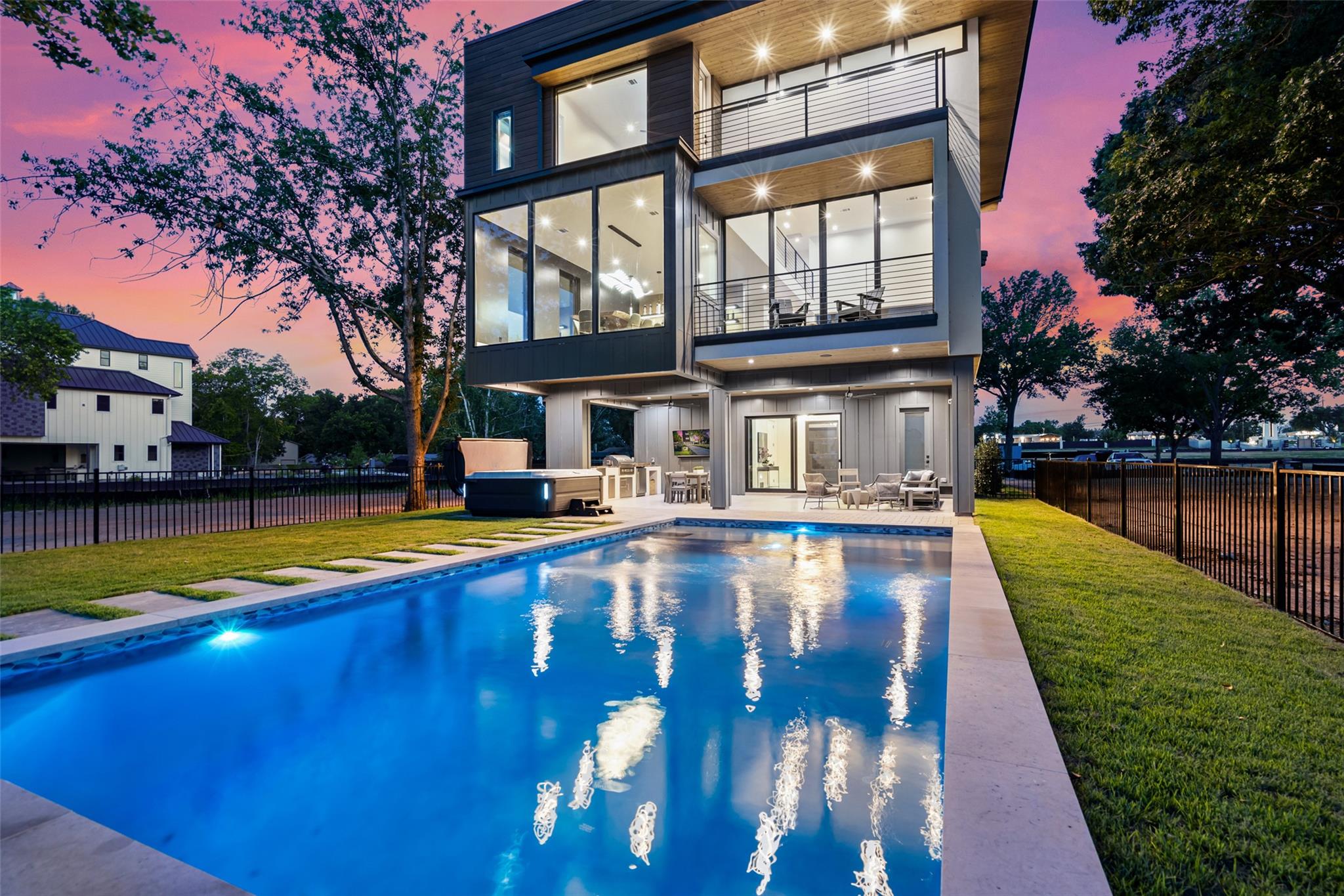 613 Lake St, Kingsland, TX 78639