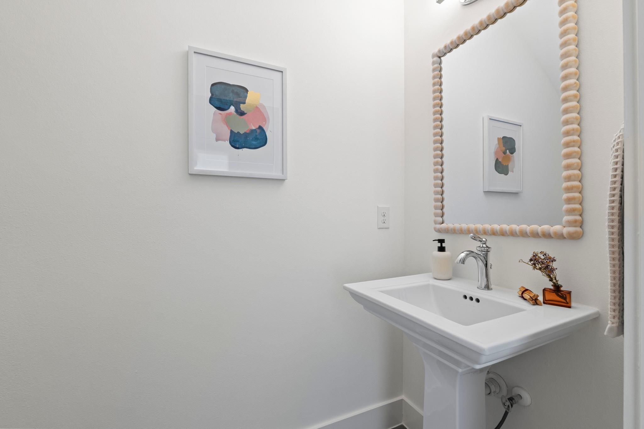 1112 Linden St # B, Austin, TX 78702