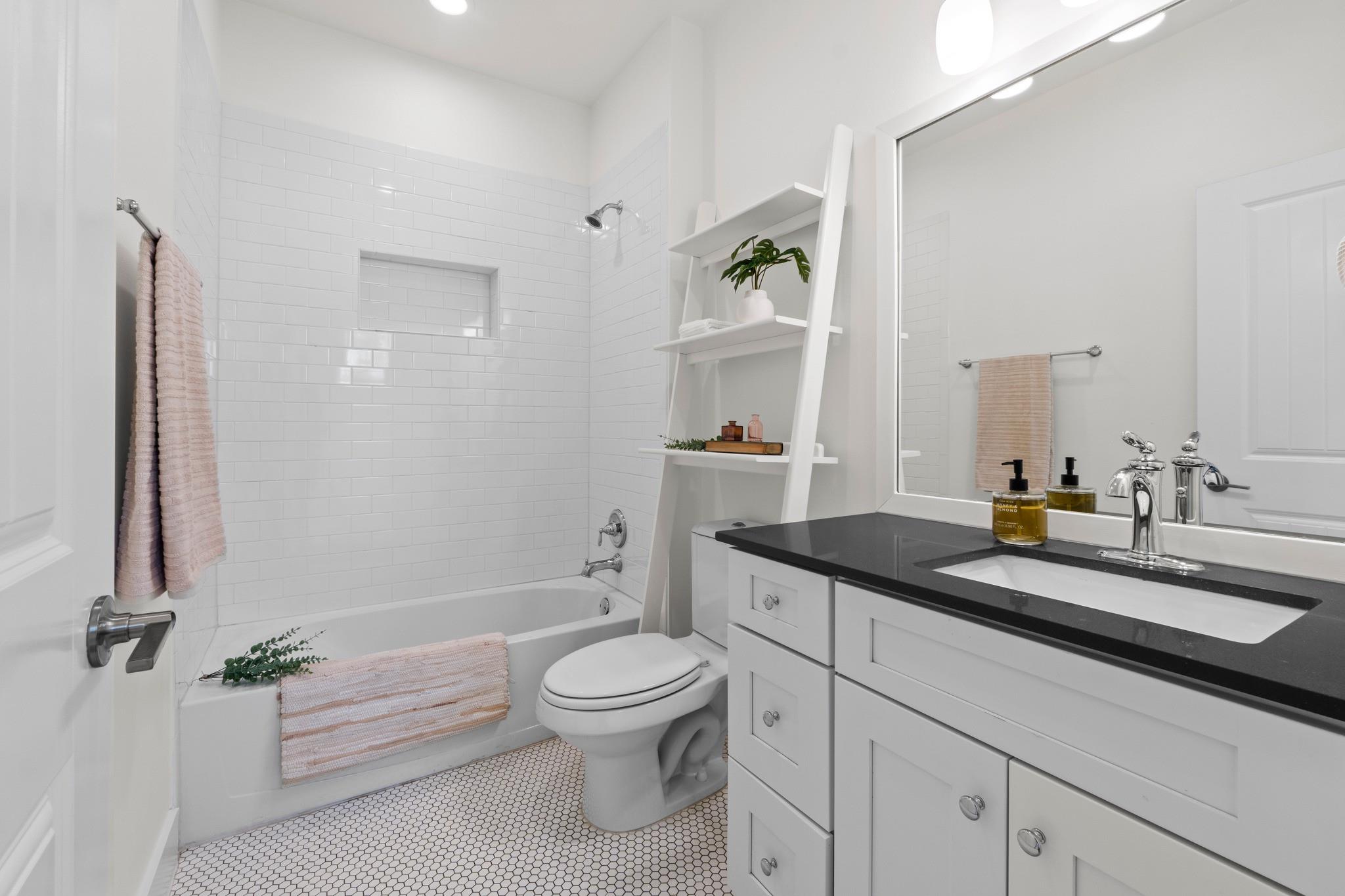 1112 Linden St # B, Austin, TX 78702