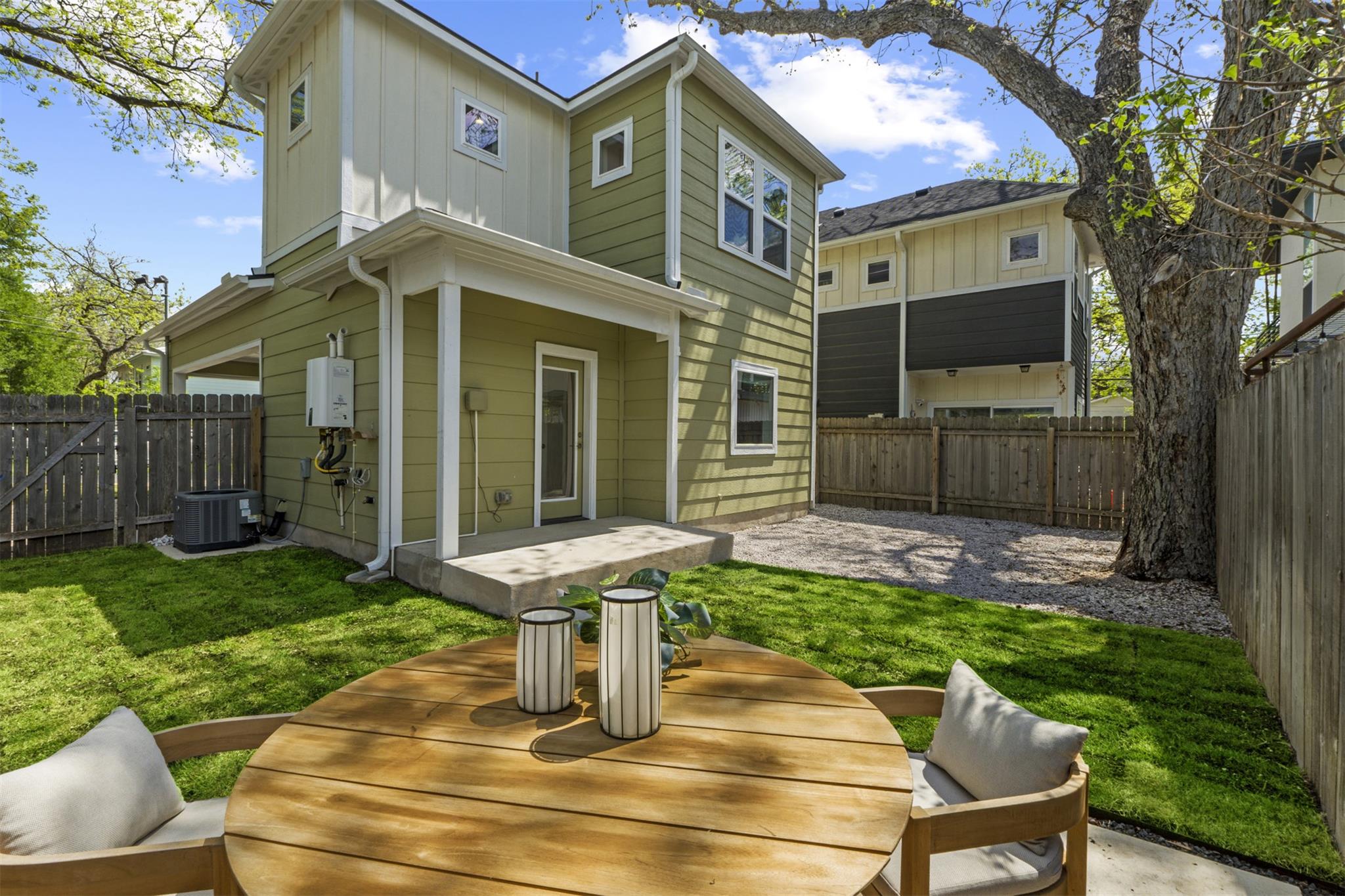 1112 Linden St # B, Austin, TX 78702